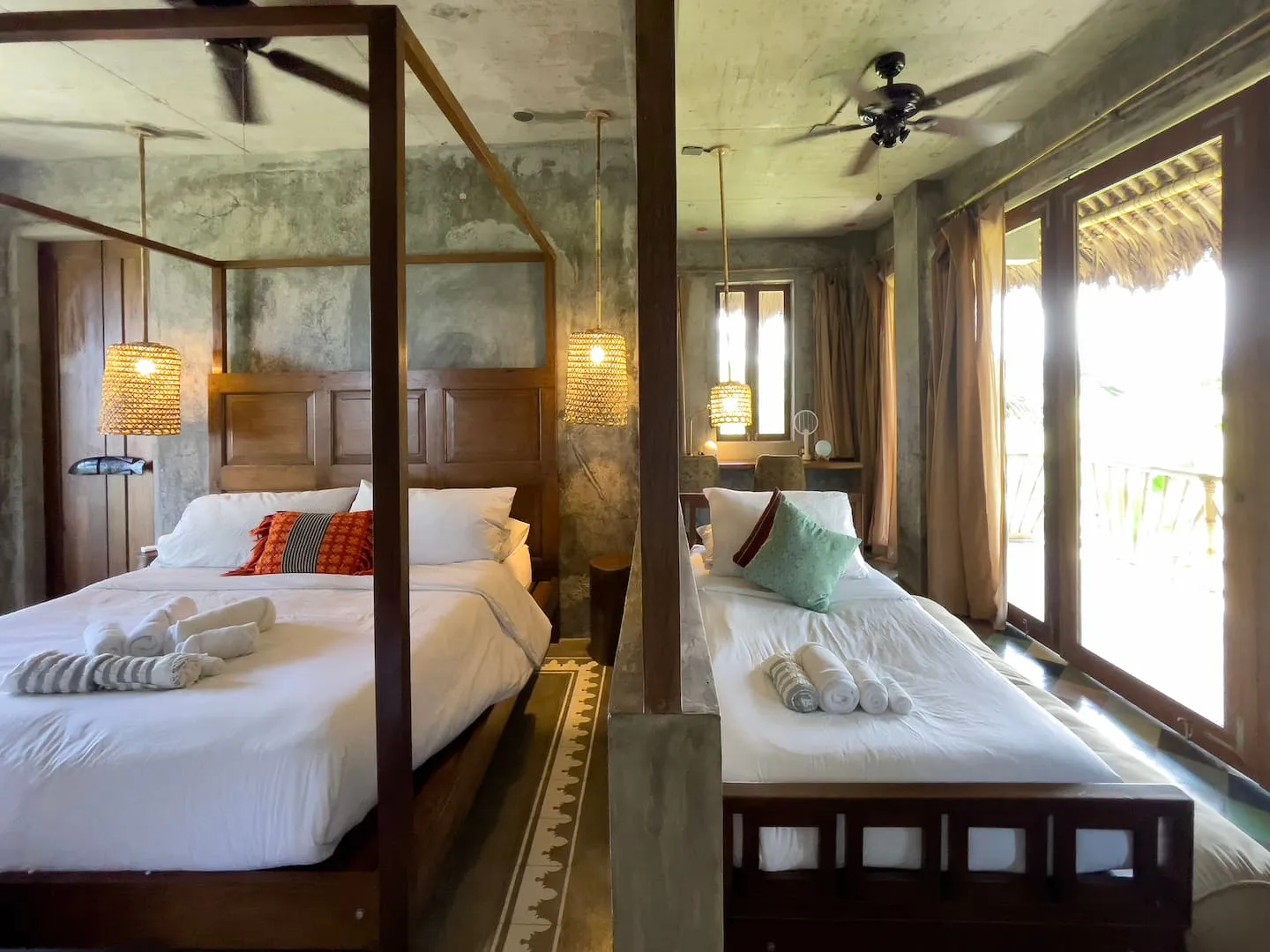 King Suite day bed and desk