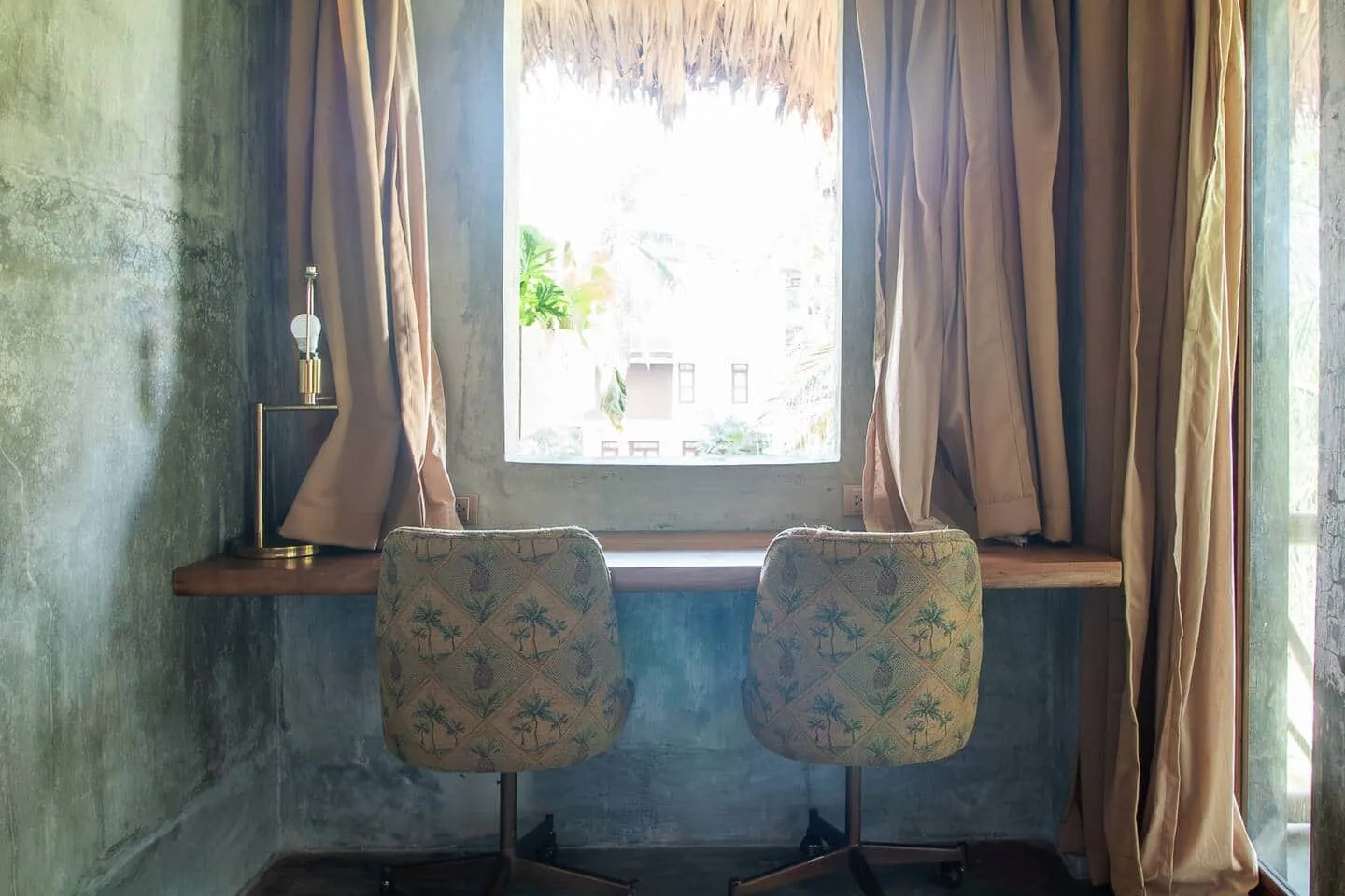 King Suite study area