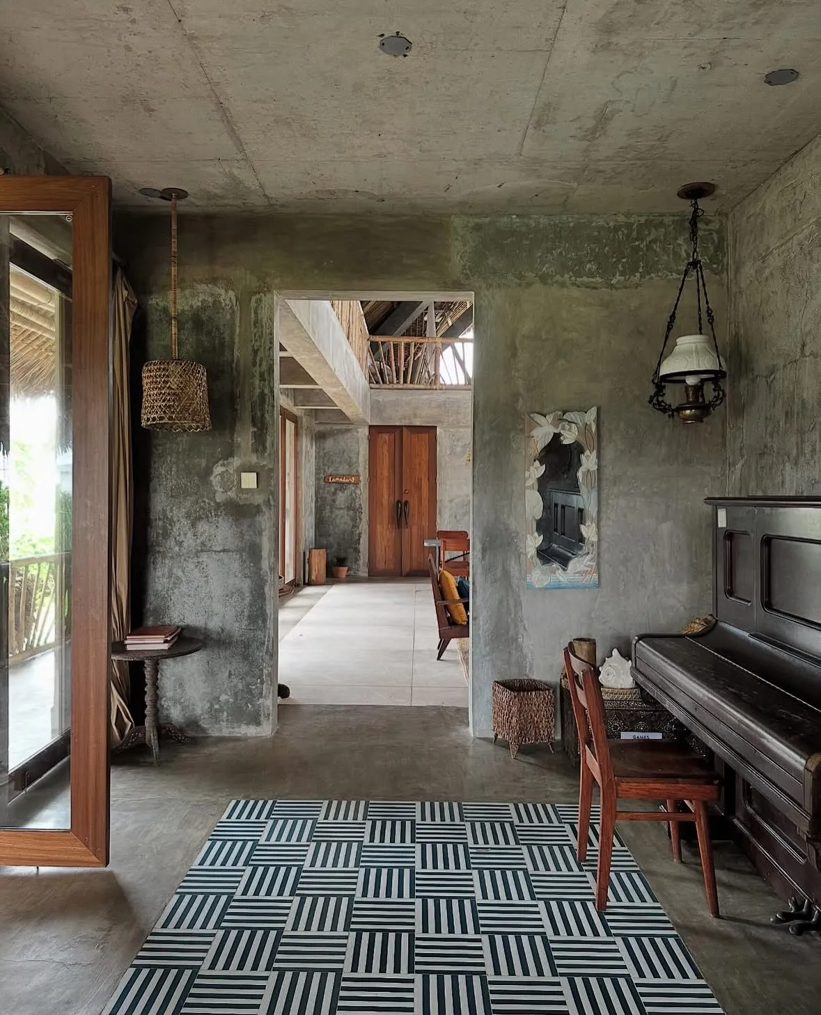 Piano in the retreat villa